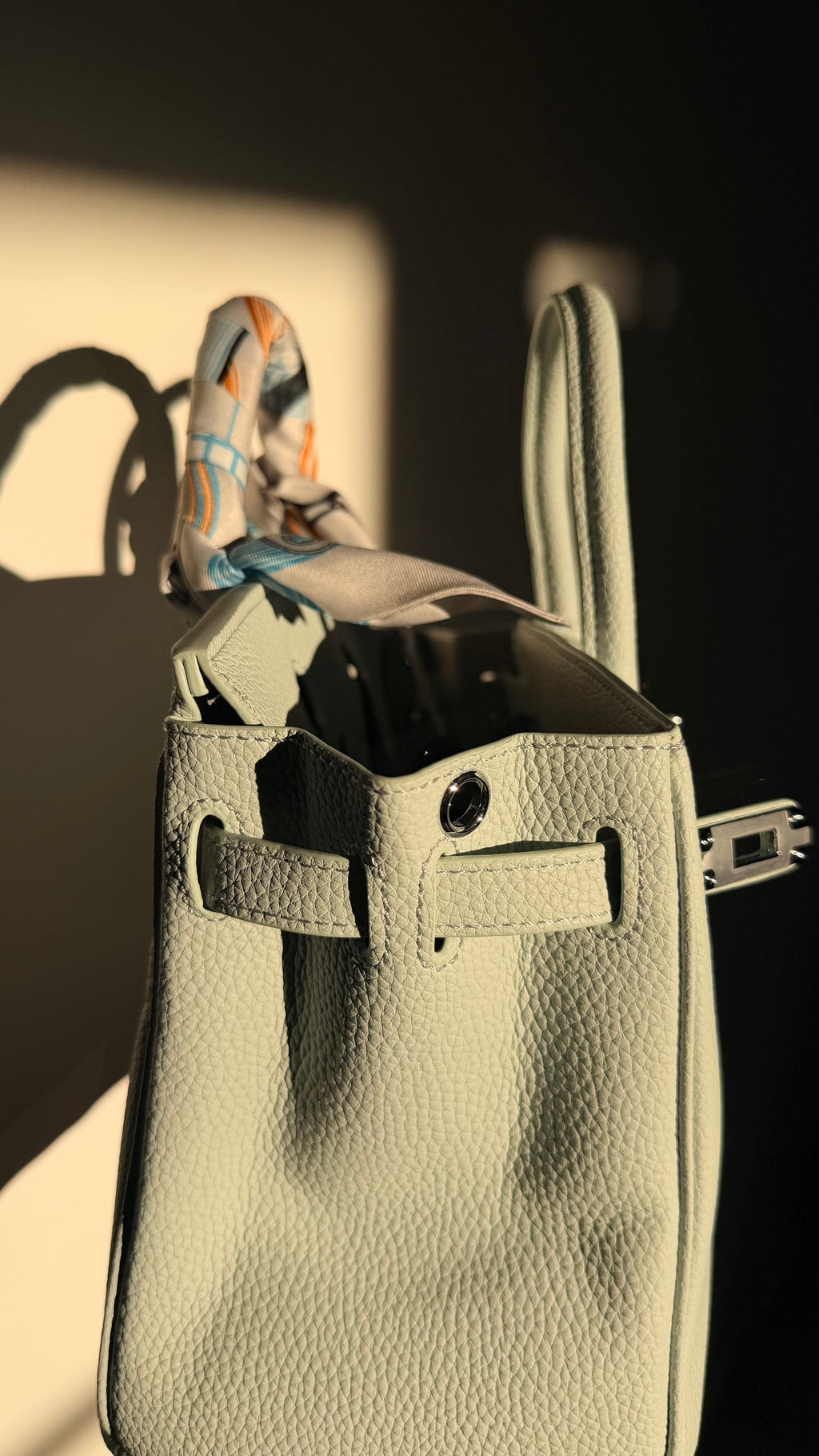 Sac MILKY effet grainé avec foulard | Chic & élégant