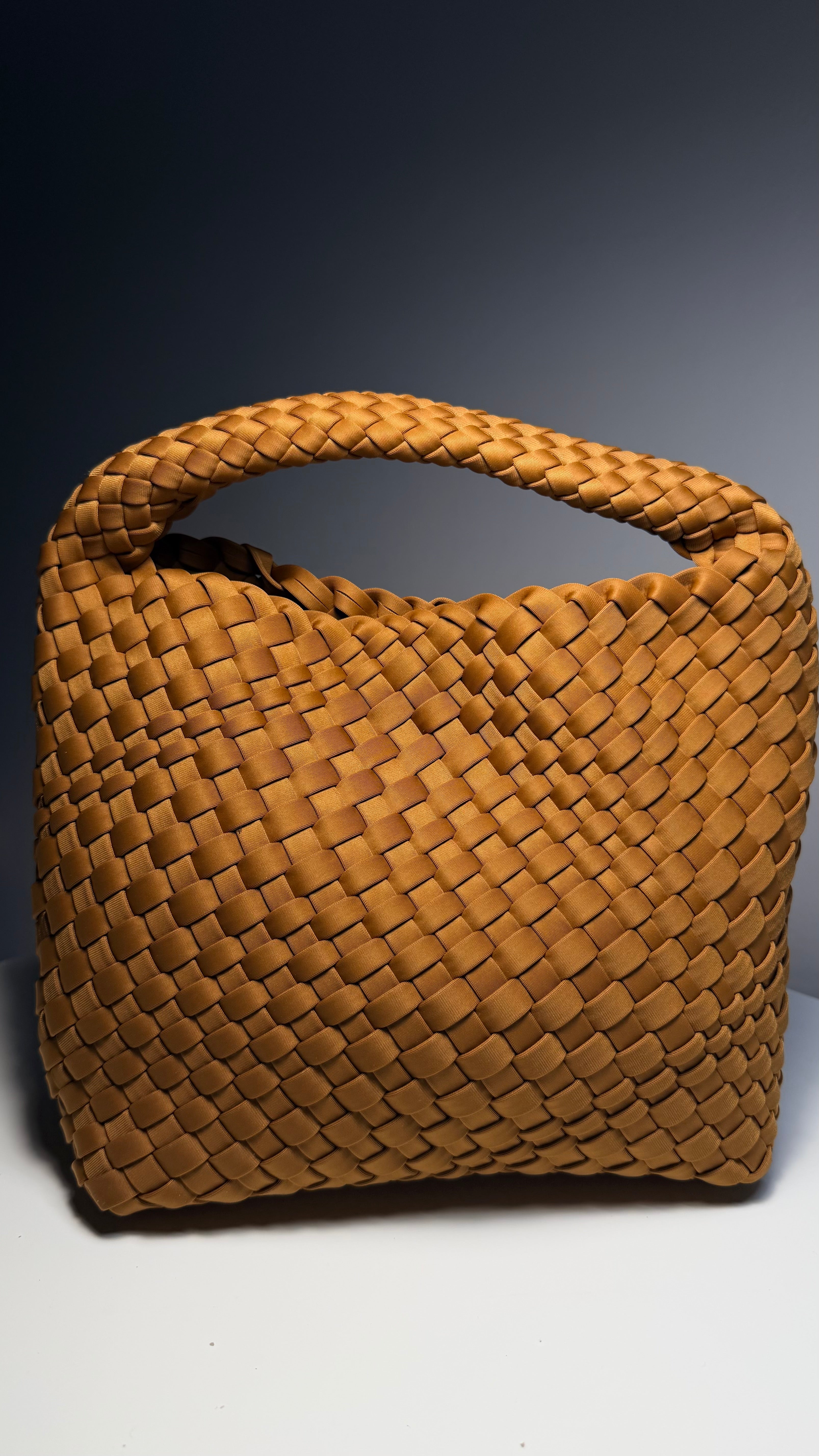 Sac tressé camel avec pochette asssortie - Élégance intemporelle