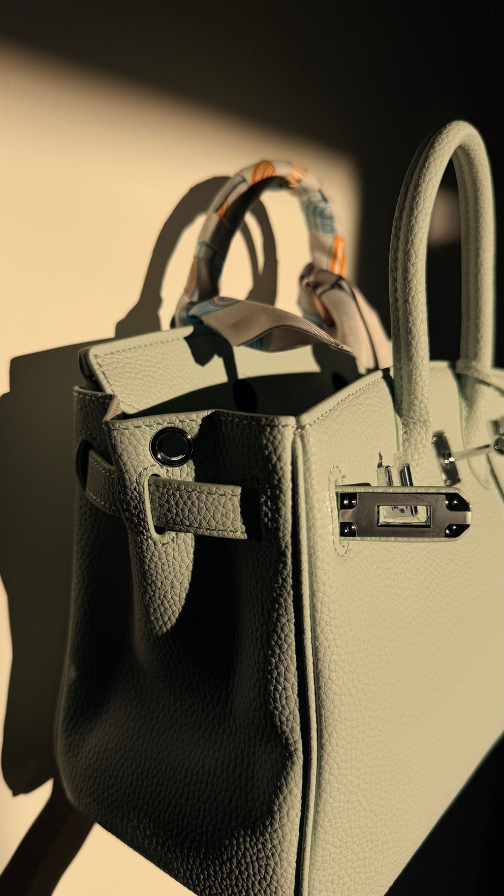 Sac MILKY effet grainé avec foulard | Chic & élégant