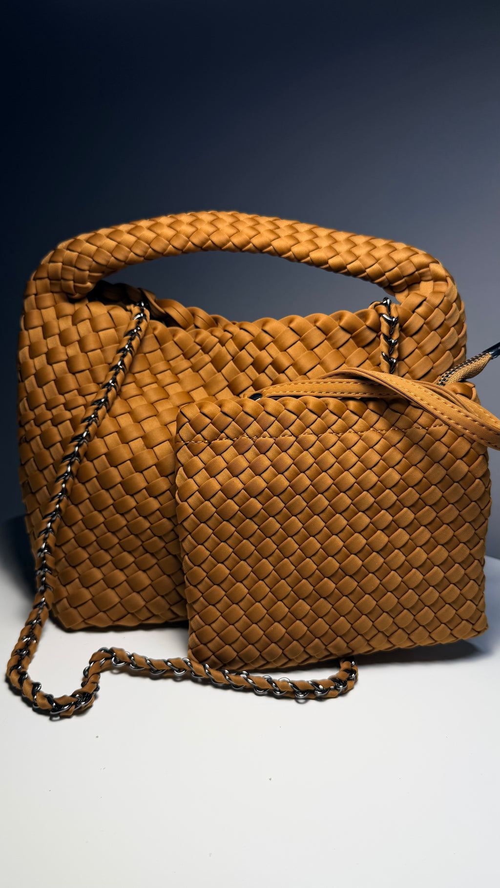 Sac tressé camel avec pochette asssortie - Élégance intemporelle